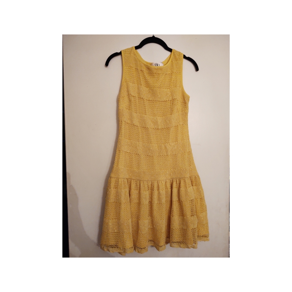 Yellow dress girls